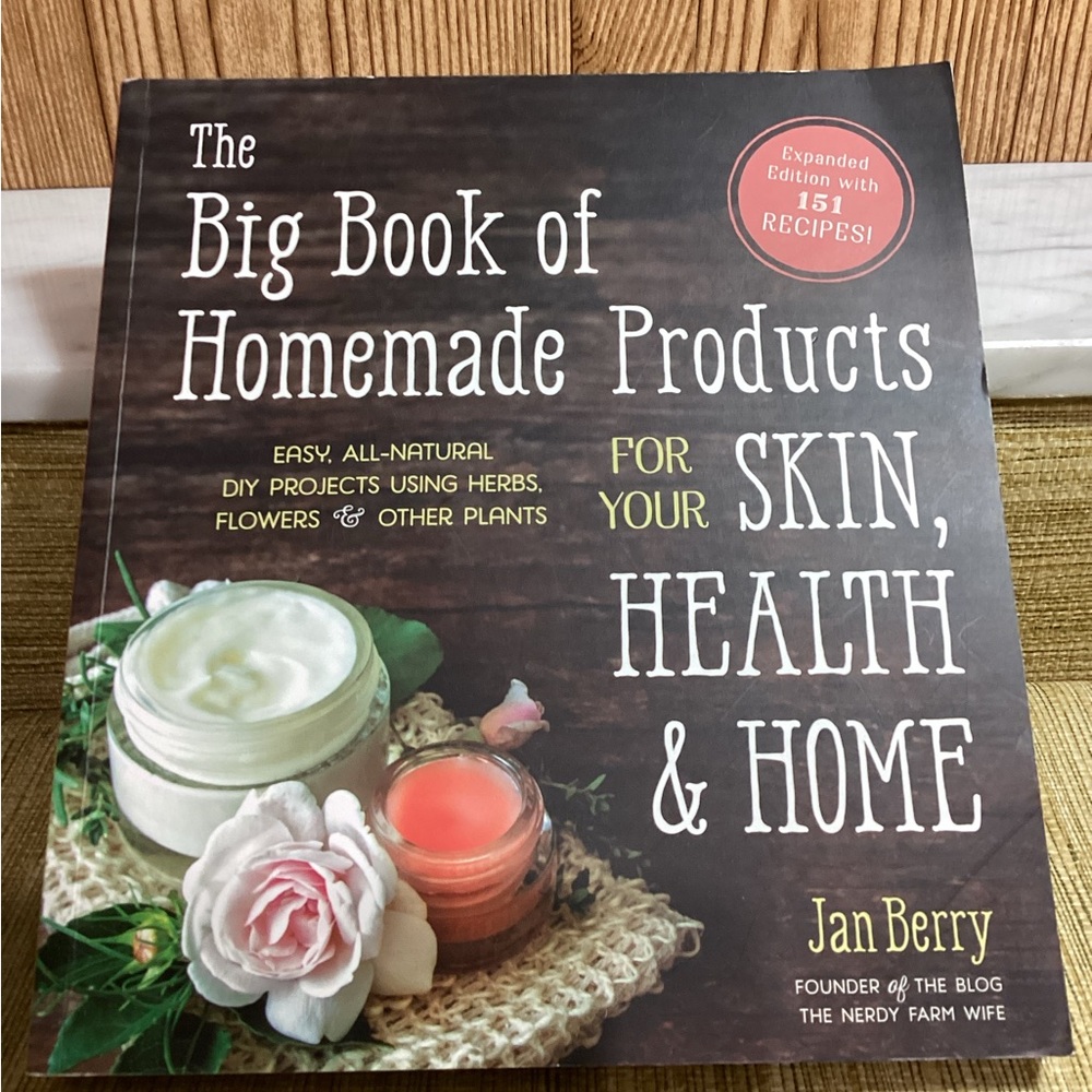 's Guide to Natural DIY Projects - Black Cover